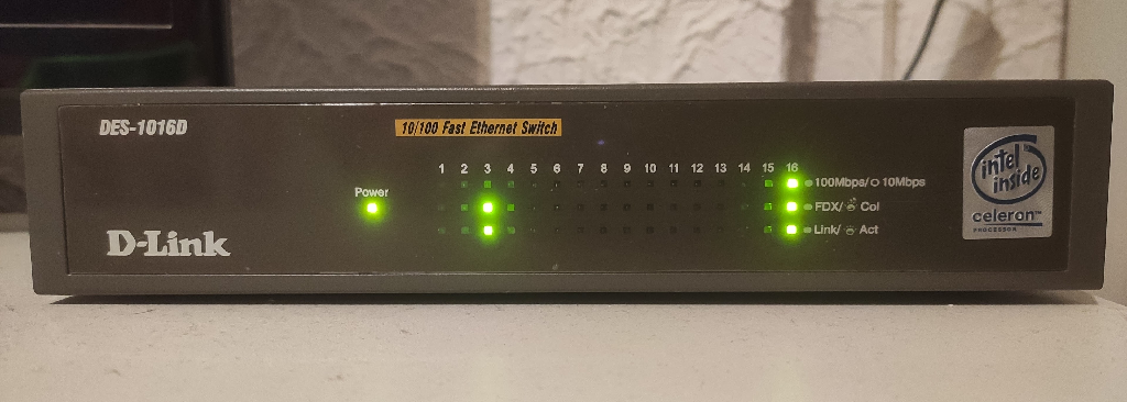 D-Link DES-1016D 10/100 FastEthernet Switch